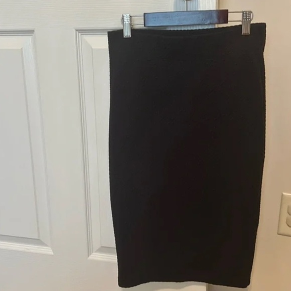 Black Pencil Skirt, XS Banana Republic - waffle weave texture - Picture 8 of 8